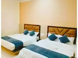 The Aura Hotel Prakash Retreat - Near Kashi-Vishwanath Temple And Ganga Ghat With #Lift #Wi-fi-Restaurant- A Premium Hotel in Varanasi