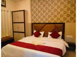 The Aura Hotel Prakash Retreat - Near Kashi-Vishwanath Temple And Ganga Ghat With #Lift #Wi-fi-Restaurant- A Premium Hotel in Varanasi, hotel v destinaci Váránasí