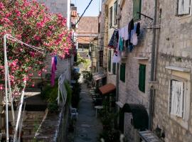 Apartments Marin, hotel i Trogir