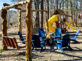 Cozy Secluded, King, Best Location, Hot tub, Firepit, Playset、ブロークン・ボウのヴィラ
