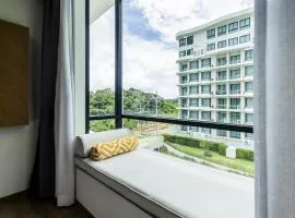 Stylish 2BR Beach Condo Pools Gym S5503