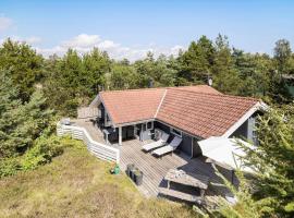 1445 Aakirkeby - Poserekrogen 13, hotel in Vester Sømarken