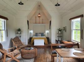 Beautiful & Unique - The Chapel on the Olive Grove, hotel in Russell