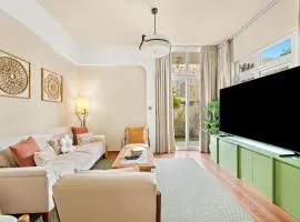 FIRST CLASS VILLA Modern Comfort & Style