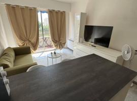 Apartment in Cros de Cagnes, hotel in Cagnes-sur-Mer