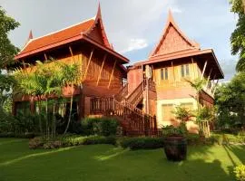 เรือนไทยพราวพิมาน Proudpiman Thai House