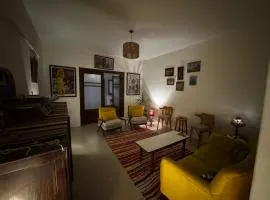 Guest house 2 rooms available Females only