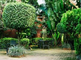 Romeos Hotel Kampala, hotel i Kampala