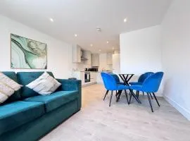 Full Apartments Near Heathrow-Neat M4-Near Shops-EV charge possible