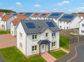 3BR Detached Home, Driveway & Large Rear Garden