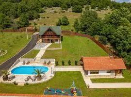Luxury Family Lodge - Pool, Spa & Tennis Paradise