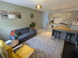 Ruskin Apartment - Free Parking - 2 Bd - Sleeps 5