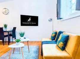 Elegant 1 bed flat, Sleeps 4, Free parking, Pet friendly, Pudsey, Leeds