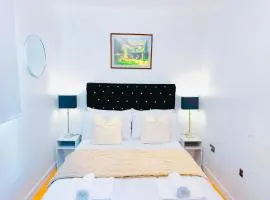 Elegant 1 bed flat, Sleeps 4, Free parking, Pet friendly, Pudsey, Leeds