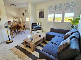 Le Friendly avec Parking - 6 pers - 15 min de Lyon - Balcon, hotel a Corbas