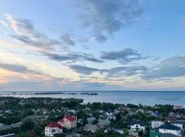 Крута студія в самому центрі Черкас з панорамним видом на Дніпро, дуже стильна!