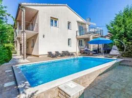 Beautiful Home In Peruski With Kitchen