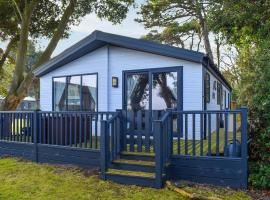 Stunning Cliff Top Cottage - Uk48809, hotel i Lowestoft