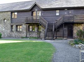 Robin's Retreat - Uk6548, hotel in Llanfihangel-Bryn-Pabuan