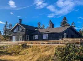 Beautiful Home In Sjusjøen With Wifi