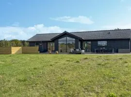 Stunning Home In Ebeltoft With Sauna