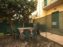 Appartamento indipendente con giardino a 400 m dal mare