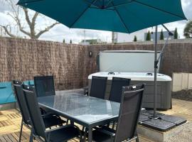 Le Nid Des Grèves avec jacuzzi, Hotel in Langueux