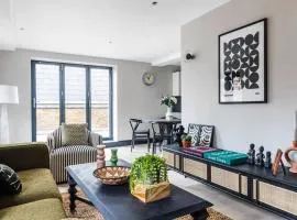 Super Luxury 4 Bed Covent Garden Designer Apartment