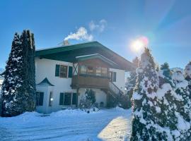 TIROLER CHALET SUITEN by Alpin Charme Apartments, шалет в Kitzb&uuml;hel