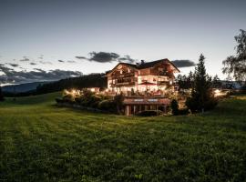Alpine Boutique Villa Gabriela - Adults Only, hotell i Castelrotto