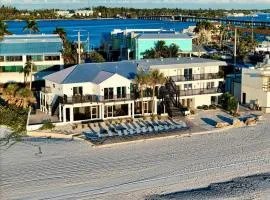 Beachfront condo in paradise w private screened in lanai