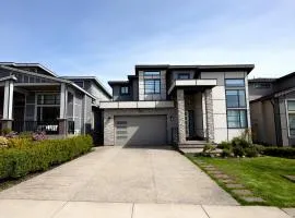 Cozy 2BR for Family & Private Parking & Near Mall