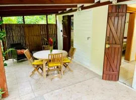 Ti kaz houelmont studio vue jardin, proche plage de Rivière-Sens
