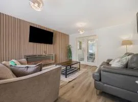Stylish 4 Bed Trentham Retreat with Pool Table