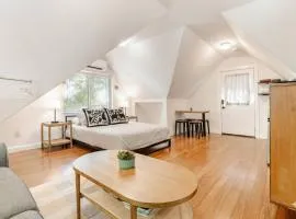 Light-Filled Loft near Lady Bird Lake