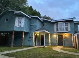Lafayette House-5 BR Garden Kitchen & Free Parking