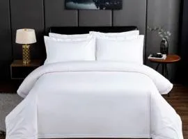 E-Luxe Suites Hotel