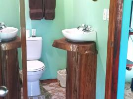 Hospedaje Rosa Del Mar & Sweets Cafe, holiday rental in Big Corn Island