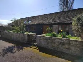 The Milking Parlour - Cottage within farm grounds