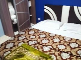Yasvinoel home stay, hotel in Batu Arang