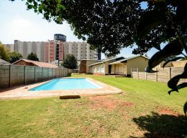 Airport Guest House, hotel in Kempton Park