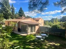 Aix-en-Provence, Maison provençale au calme de la campagne avec Jacuzzi