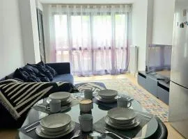 1 min from Paris metro, Quiet, 2 bedrooms & private parking