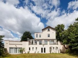 Beautiful 'Mayfield' Villa with private pool!