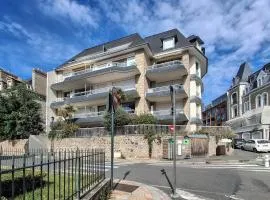 Gorgeous Apartment In Dinard With House Sea View
