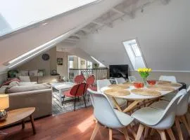 Big, Bright & Beautiful - with 6 Large Bedrooms