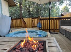 Sugar Suites Cozy Cabin Retreat Near Big Bear, hotel in Sugarloaf