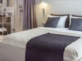 Mini studio avec cuisine, TV mural et sanitaires très confortable