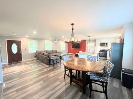 Spacious 4BR by Airport & Shops!, villa in Atlanta