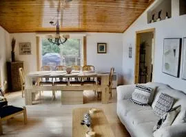 Serendipity 5 BR Waterfront 4 Seasons, Hot Tub, Firepit, Close to Ski HIll